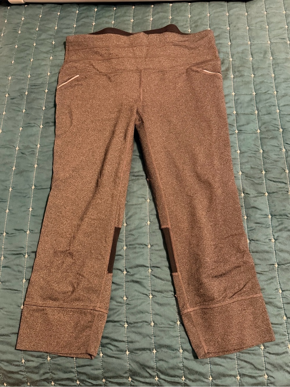 Athleta Heathered Charcoal Capri Leggings